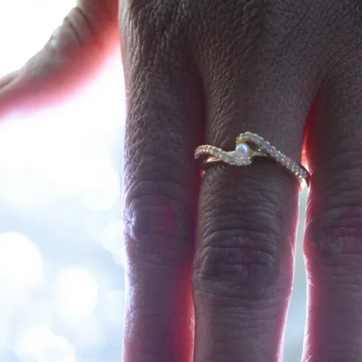 Bague réglable ornée d'une perle incrustée de zirconium plaquage or fin, Saint-Denis, ReuniVente.re