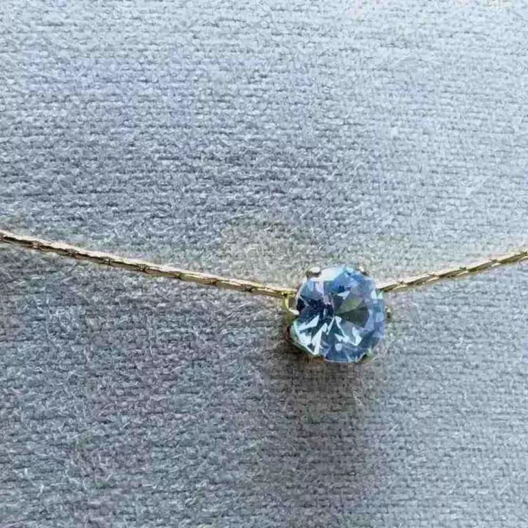 Commander un collier pendentif avec du zirconium en acier inoxydable pour un cadeau de Noël, Saint-Denis, ReuniVente.re