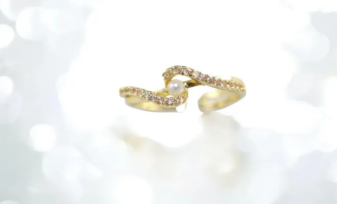 Bague réglable ornée d'une perle incrustée de zirconium plaquage or fin, Saint-Denis, ReuniVente.re