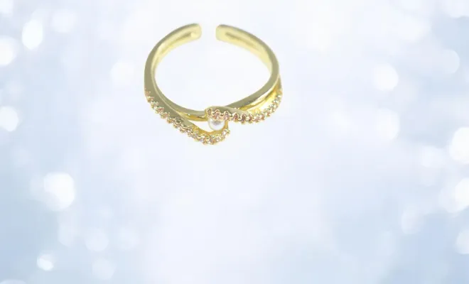 Bague réglable ornée d'une perle incrustée de zirconium plaquage or fin, Saint-Denis, ReuniVente.re